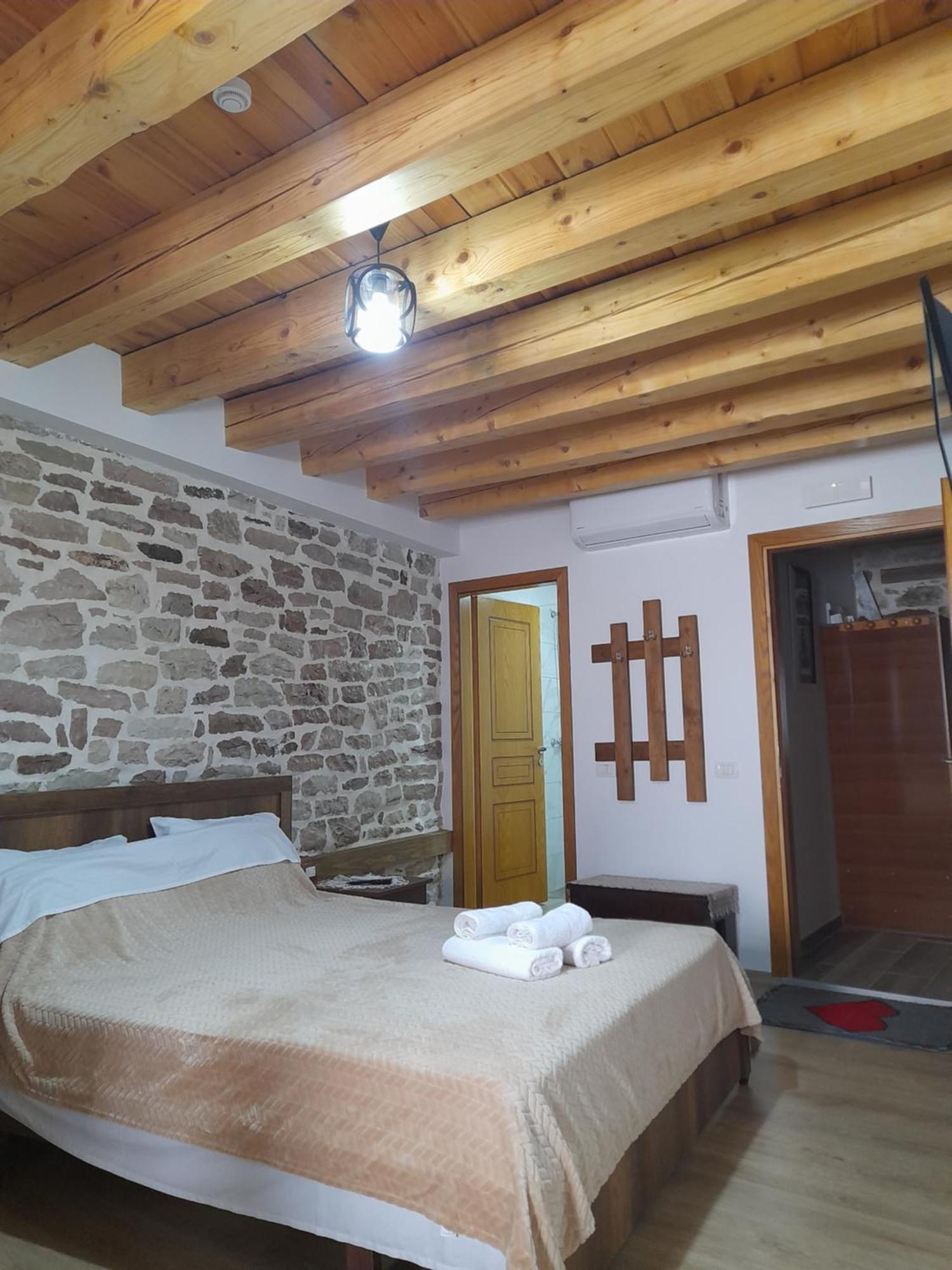 Guest House Ani Gjirokastër Buitenkant foto